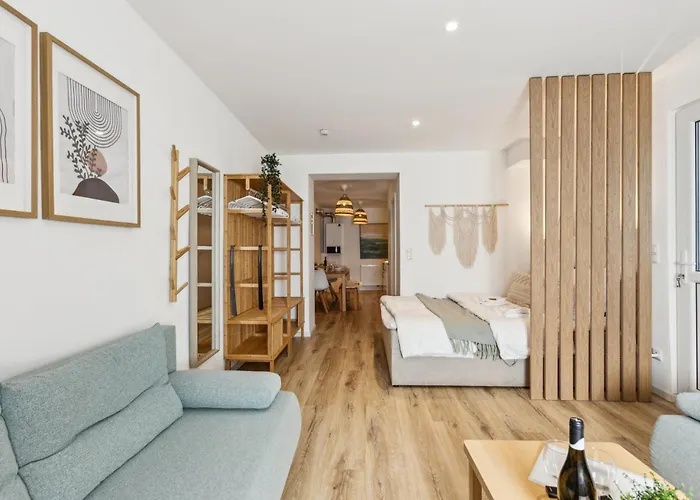 Gemuetliches 2 Zimmer Ambient Apartment Mit Queensize-Bett , Etagenbett& Schlafsofa In Alsternaehe